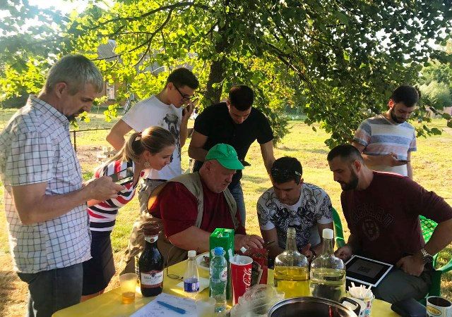 Михаил Шляпников с посетителями Колионово